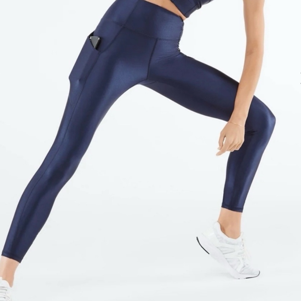 Fabletics Shiny Navy High Waisted Oasis Pocket Leggings & Leilani Tank Bundle - Picture 3 of 16